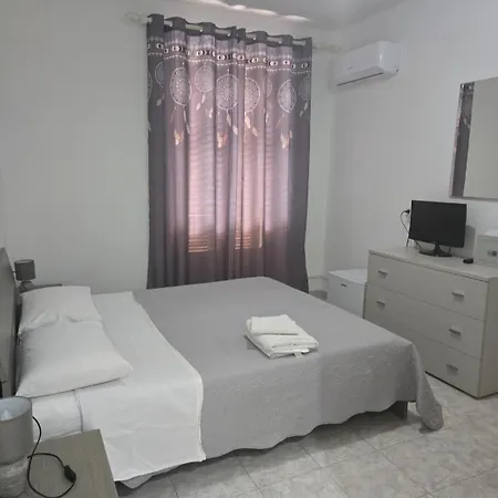 Bed & Breakfast Guest House Tra Rocce E Mare 4*