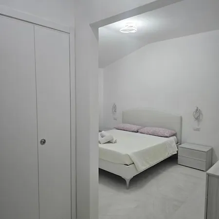 Bed & Breakfast Tra Rocce E Mare 4*