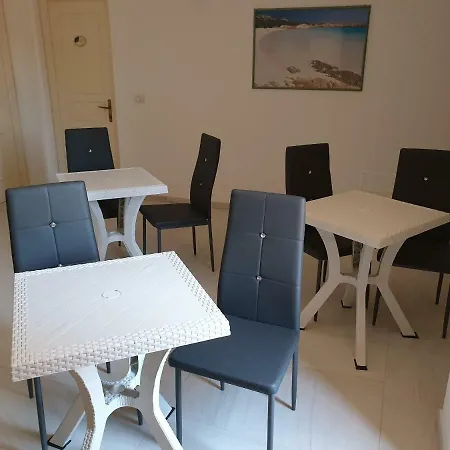 Couette-café Tra Rocce E Mare