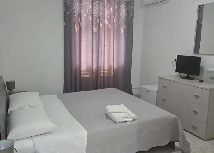 Bed & Breakfast Guest House Tra Rocce E Mare 4*