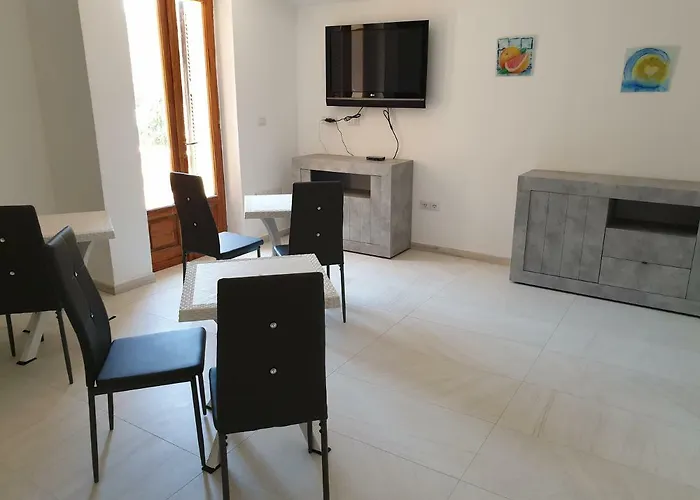 Tra Rocce E Mare Panzió La Maddalena